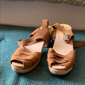 Lotta’s clogs, just like Joanna Gaines pair
